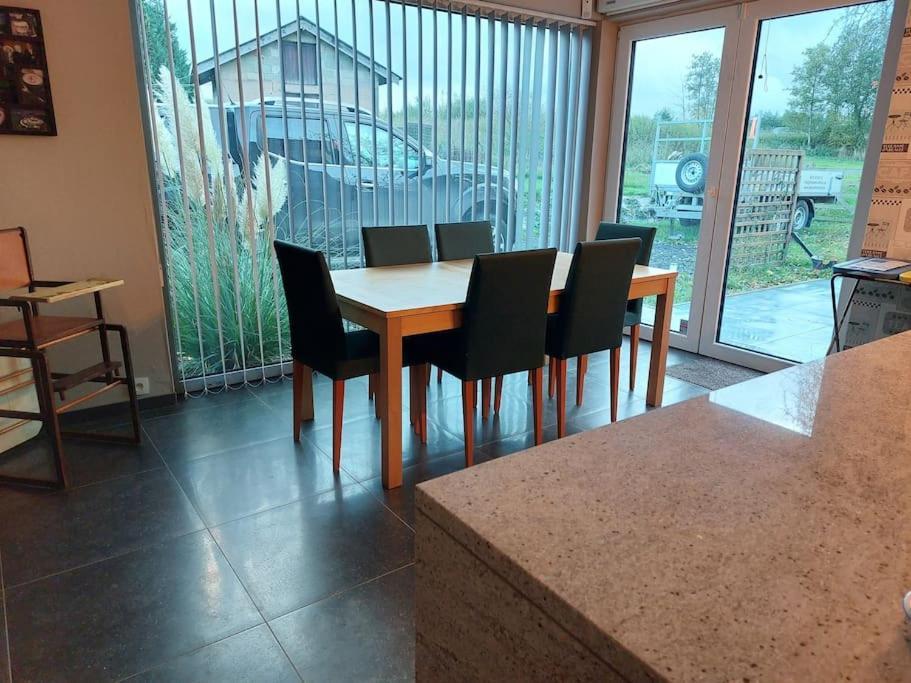 Le Reposoir Maison Spacieuse Avec Feu Au Bois Bertogne Exterior photo